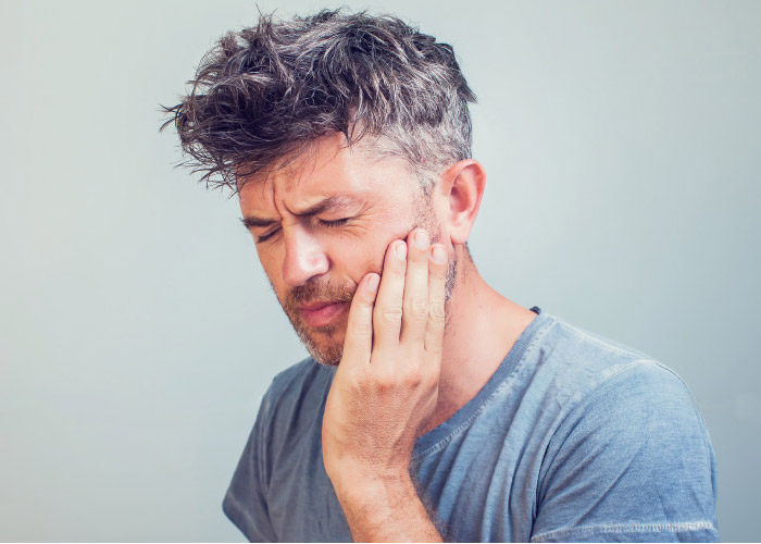 man-with-dental-emergency