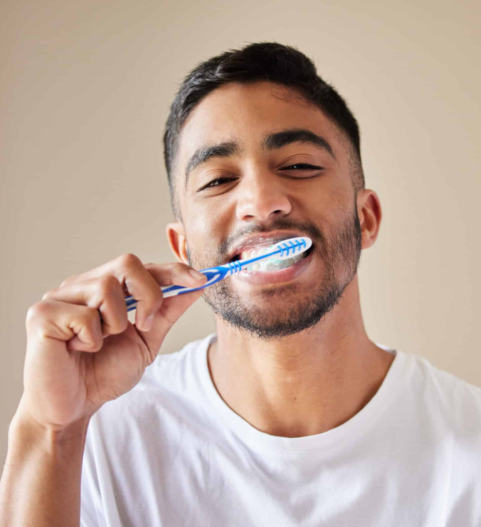 brush-your-teeth-the-right-way-tips-for-a-clean-and-healthy-smile-scaled